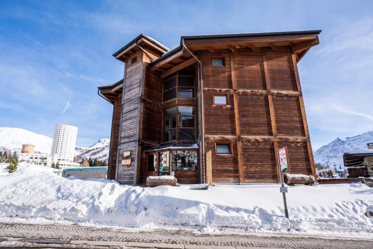 Aparthotel Chalet Weal Colle Colle Sestriere Exterior foto